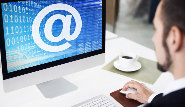 الدليل الشامل لاستضافة البريد الإلكتروني باستخدام اسم النطاق الخاص بك.<br width=